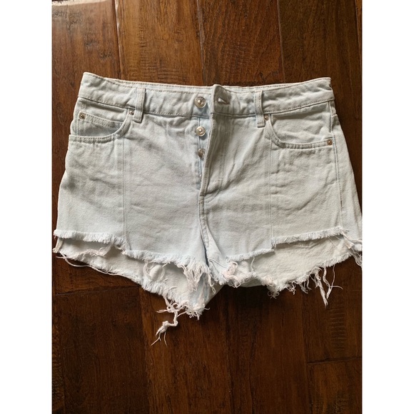 H&M light-washed high-waisted Shorts - Picture 1 of 3
